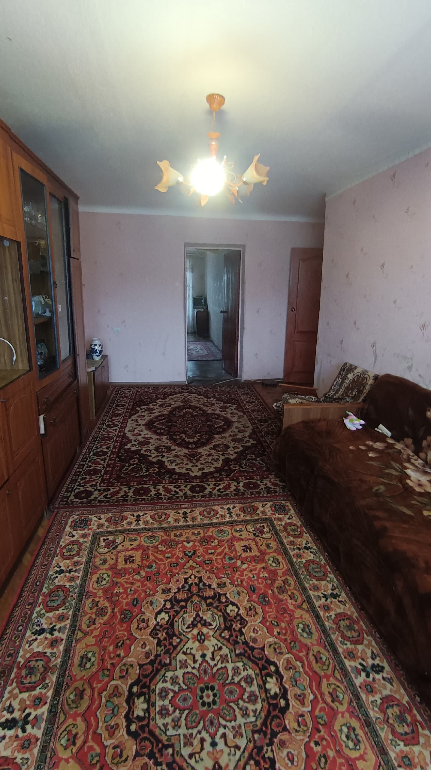 3 ком. кв-ра, пр. Победы 95, 5/5, 245 кв-л